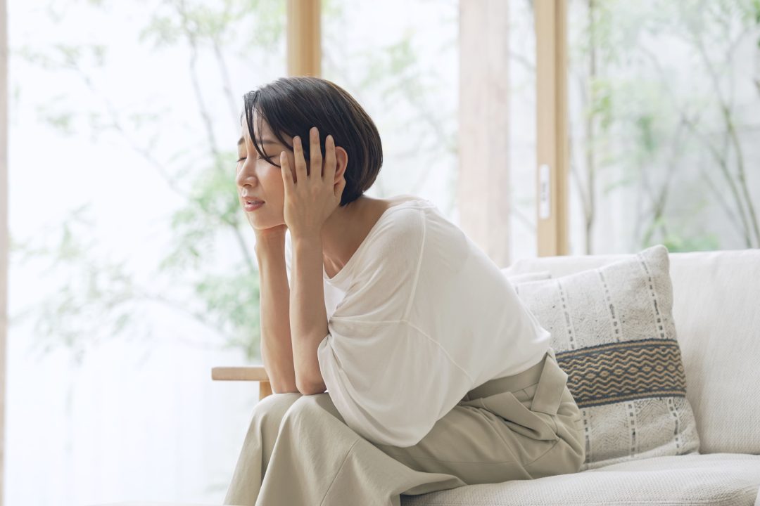 未経験転職で悩んでいる女性